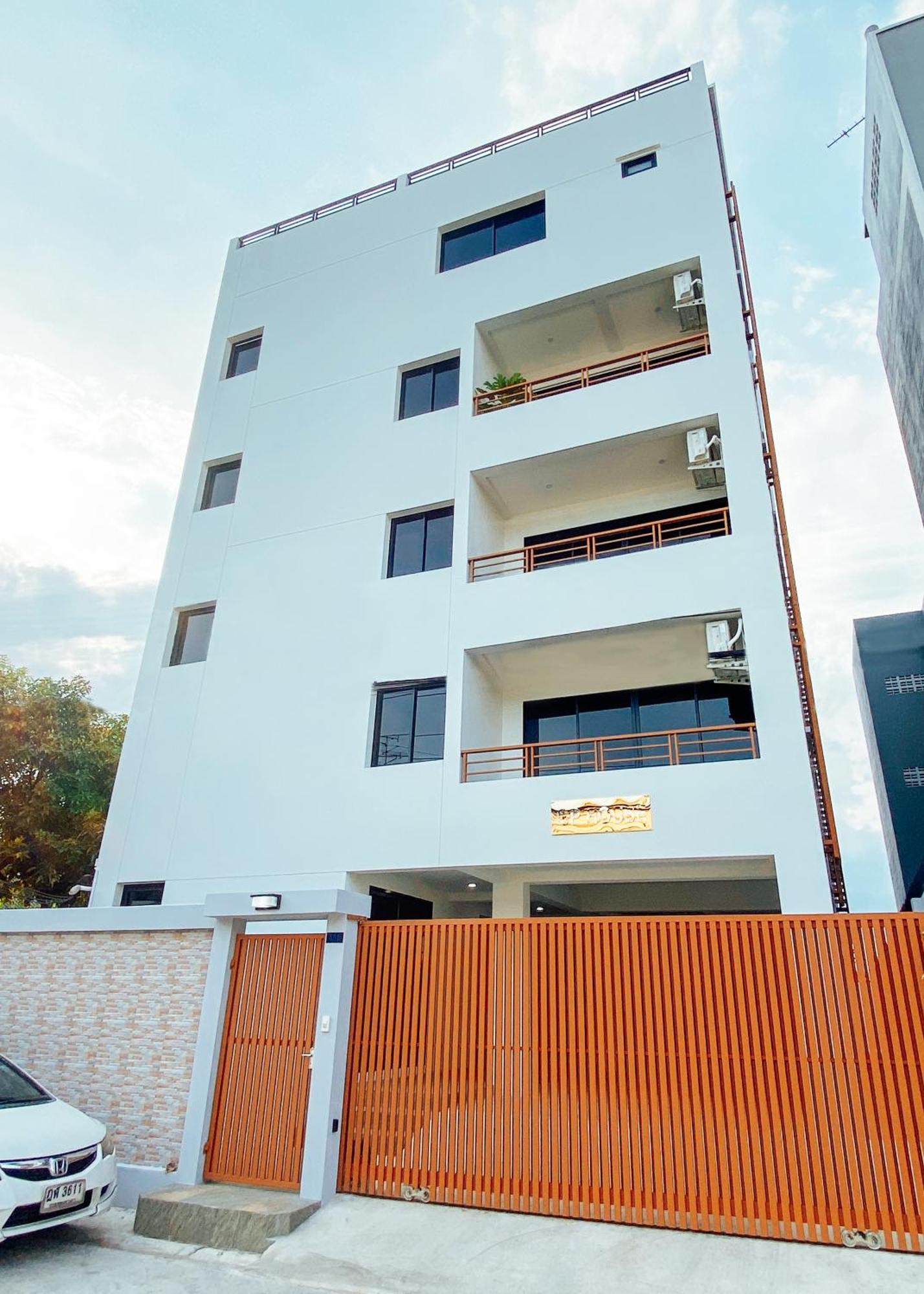 Готель Gp House Bangkok - Sukhumvit Onnut Bts Skytrain Екстер'єр фото