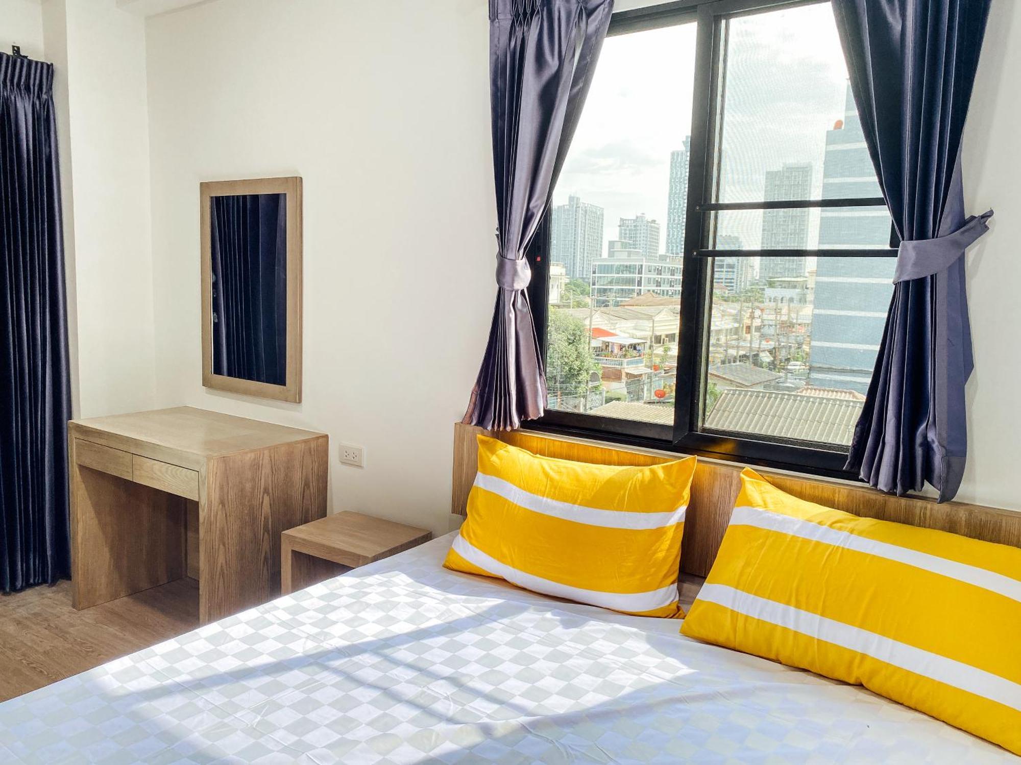 Готель Gp House Bangkok - Sukhumvit Onnut Bts Skytrain Екстер'єр фото
