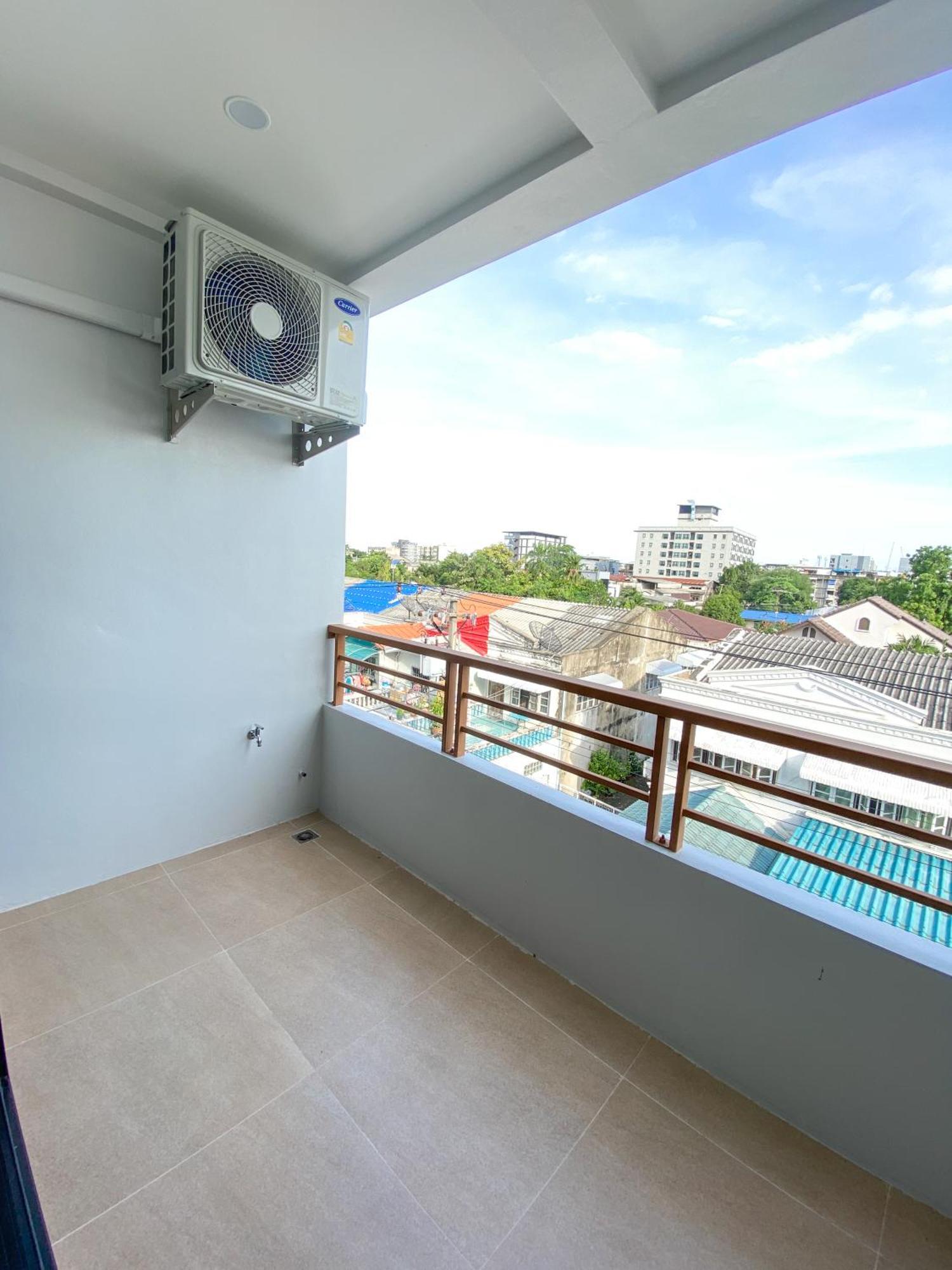 Готель Gp House Bangkok - Sukhumvit Onnut Bts Skytrain Екстер'єр фото